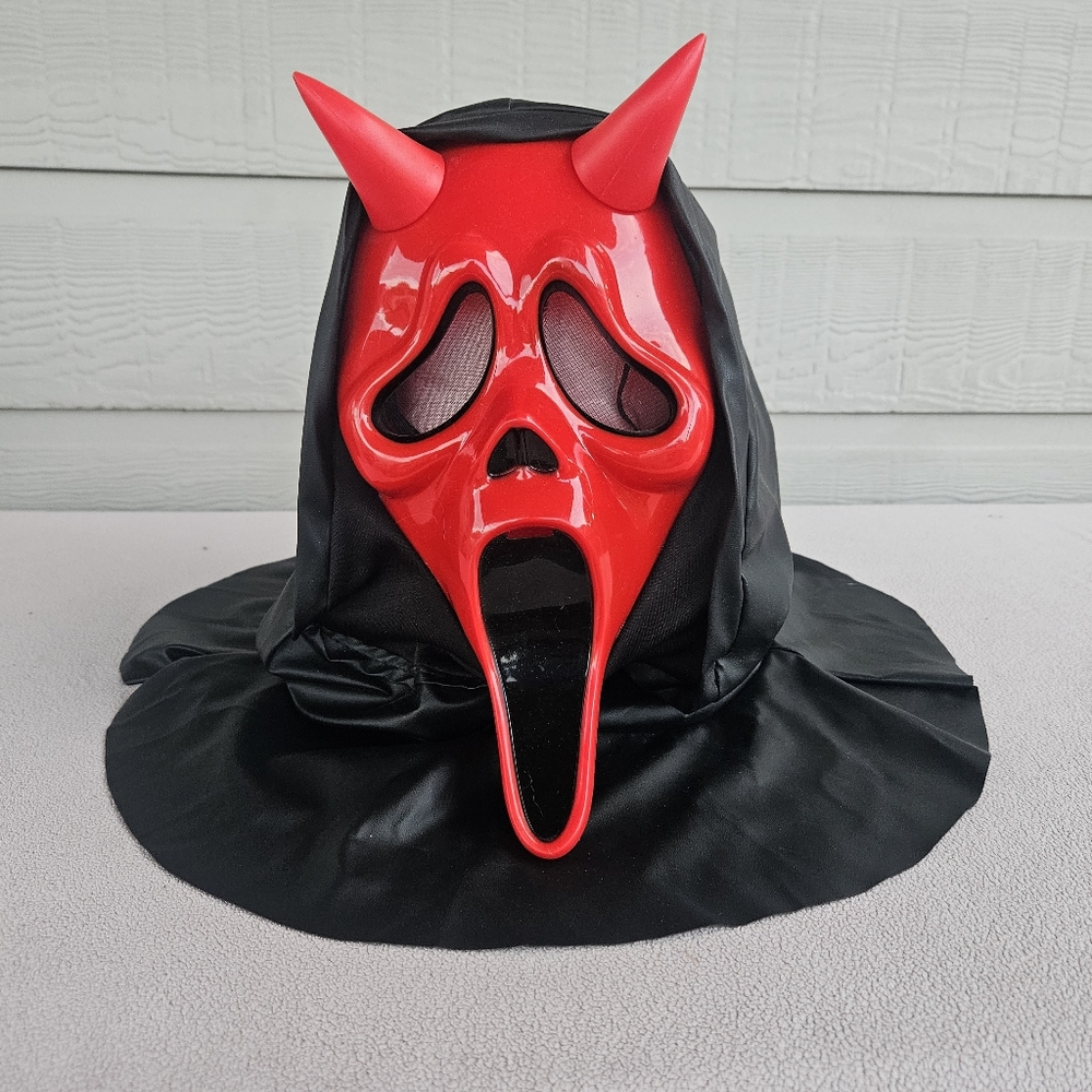 Ghostface Dead By Daylight Devil Face Mask Halloween Fun World OS Red Black